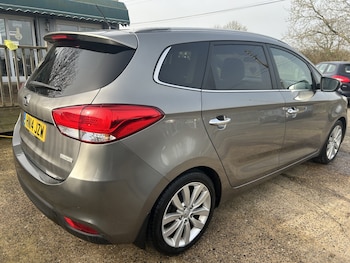 Used Kia Carens 2014 for sale - 77668512: Photo