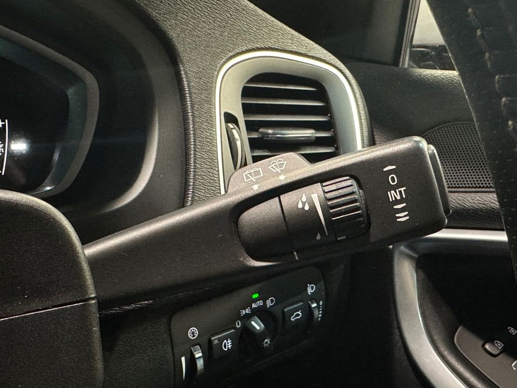 Used Volvo V40 2014 for sale - 77227453: Photo 15