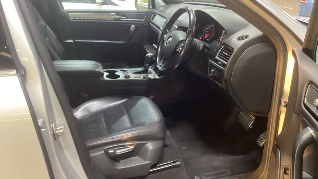 Used Volkswagen Touareg 2015 for sale - 76323402: Photo 6