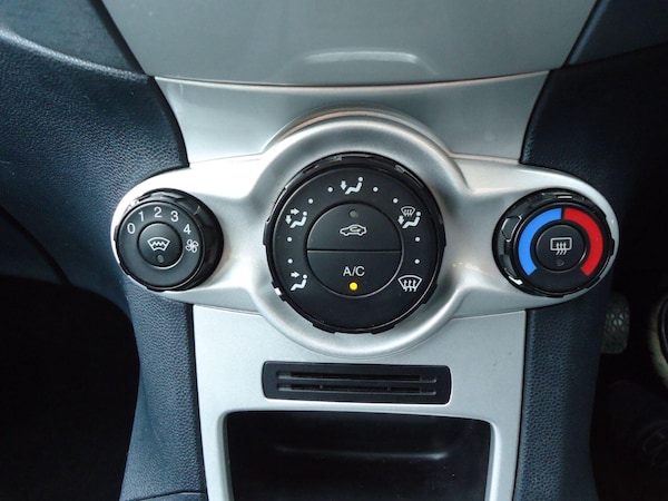 Used Ford Fiesta 2010 for sale - 75667848: Photo 21