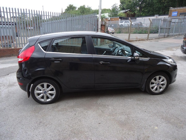 Used Ford Fiesta 2010 for sale - 75667848: Photo 2