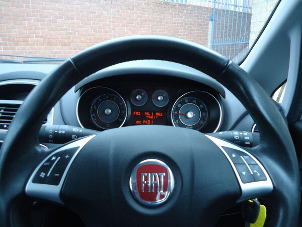 Used Fiat Punto 2012 for sale - 75667957: Photo 24