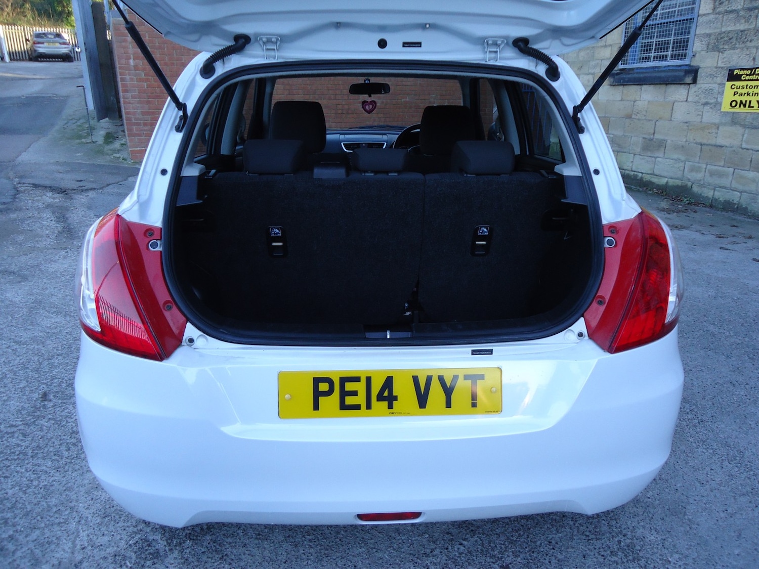 Used Suzuki Swift 2014 for sale - 77107734: Photo 9