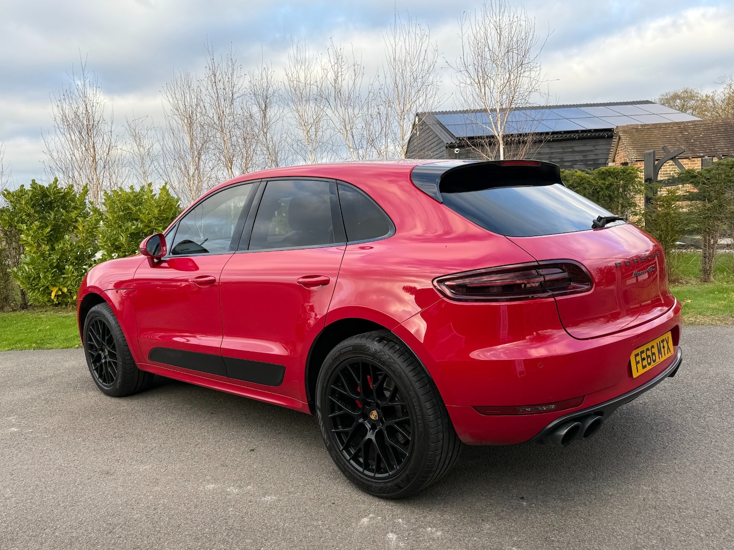 Used Porsche Macan 2016 for sale - 76694378: Photo 2