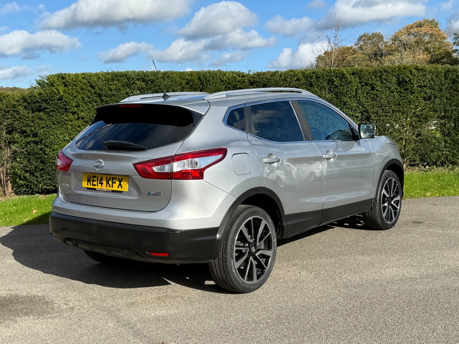 Used Nissan Qashqai 2014 for sale - 76382707: Photo 2