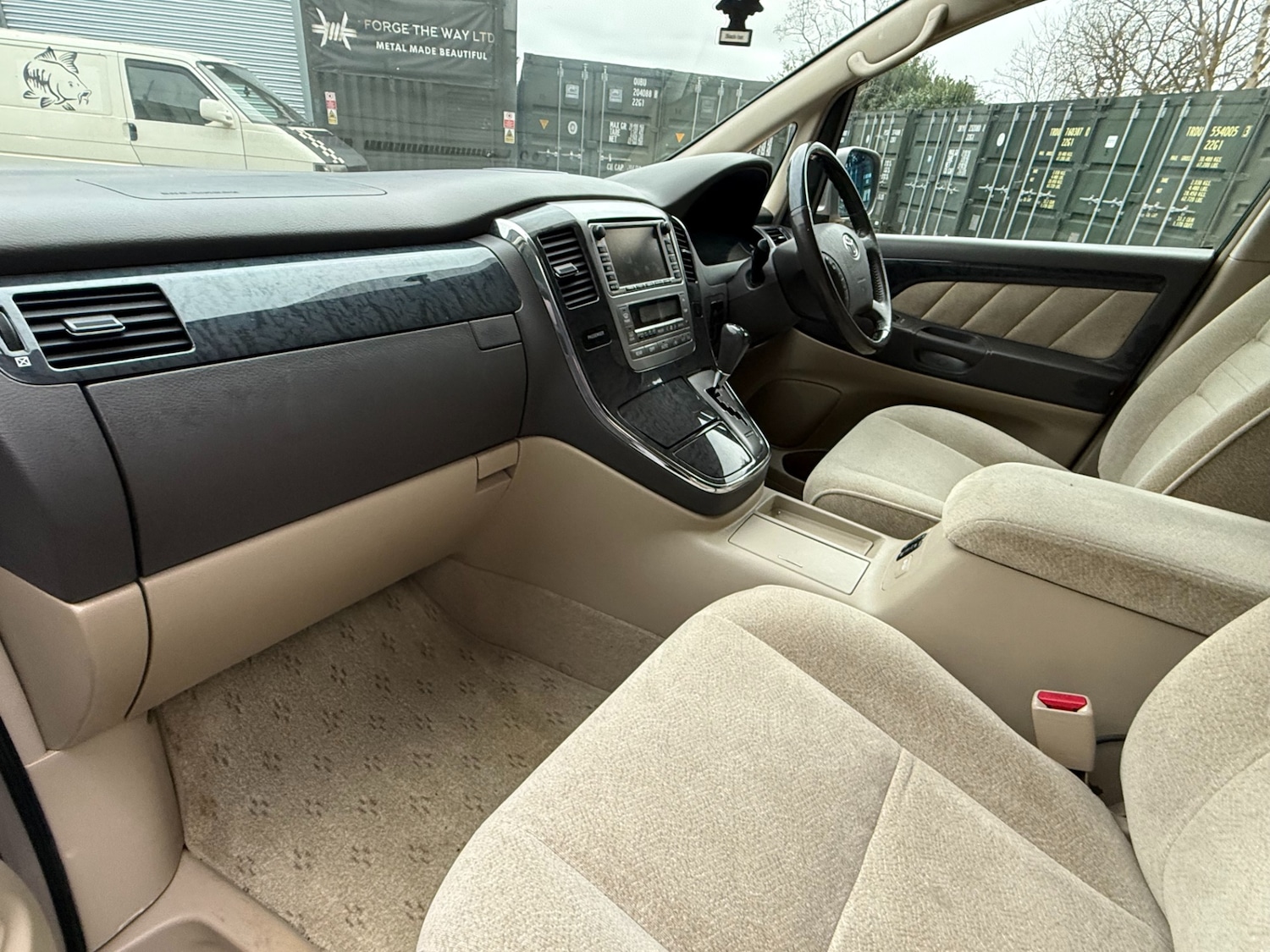 Used Toyota Alphard 2017 for sale - 77235580: Photo 6