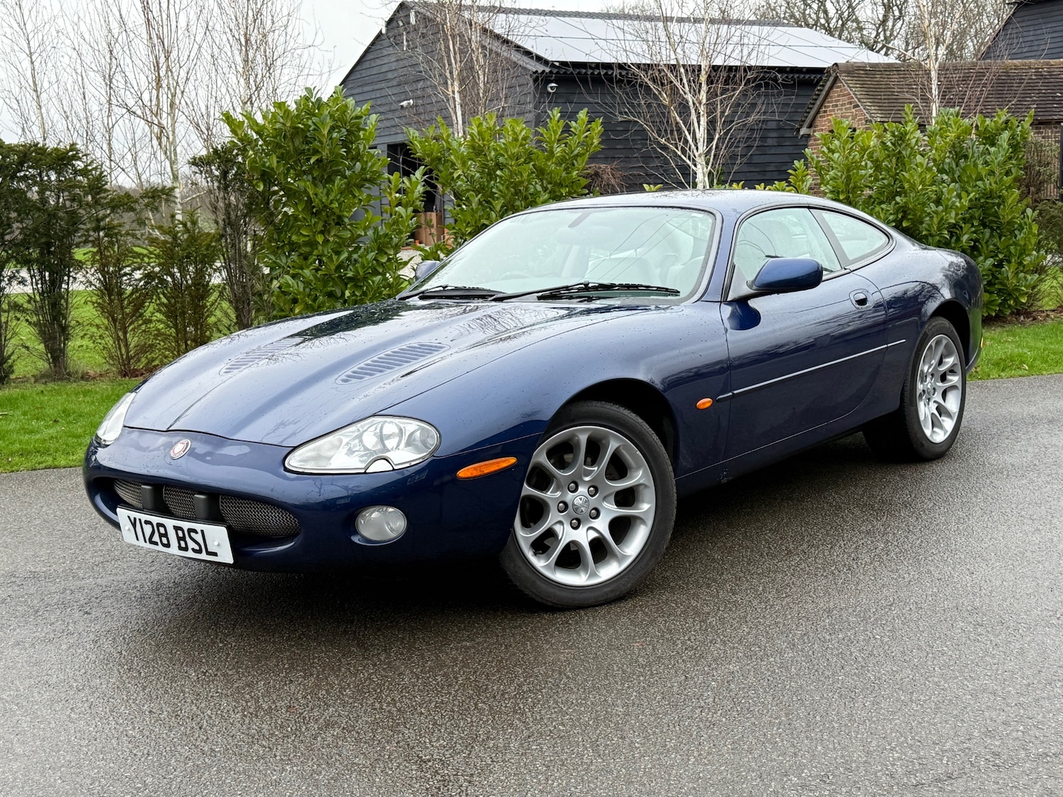 Used Jaguar XKR 2001 for sale - 76908275: Photo 1