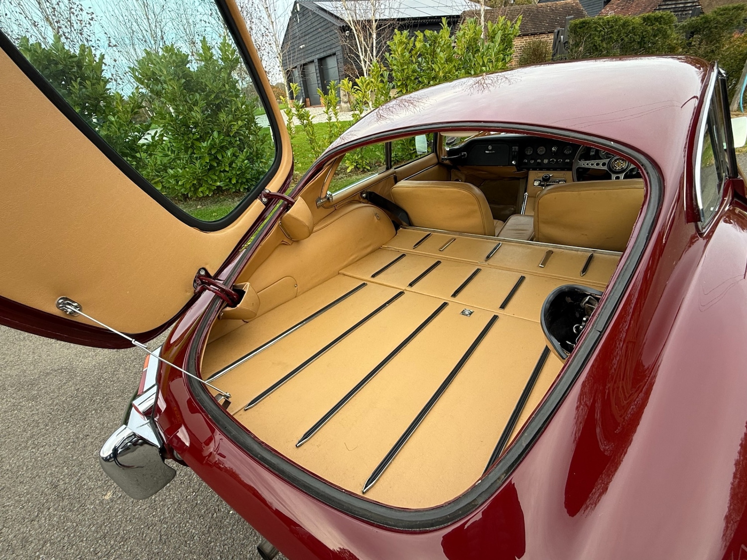 Used Jaguar E-Type 1968 for sale - 76940113: Photo 9