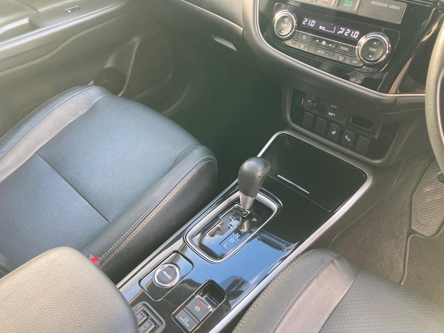 Used Mitsubishi Outlander 2017 for sale - 76700851: Photo 25