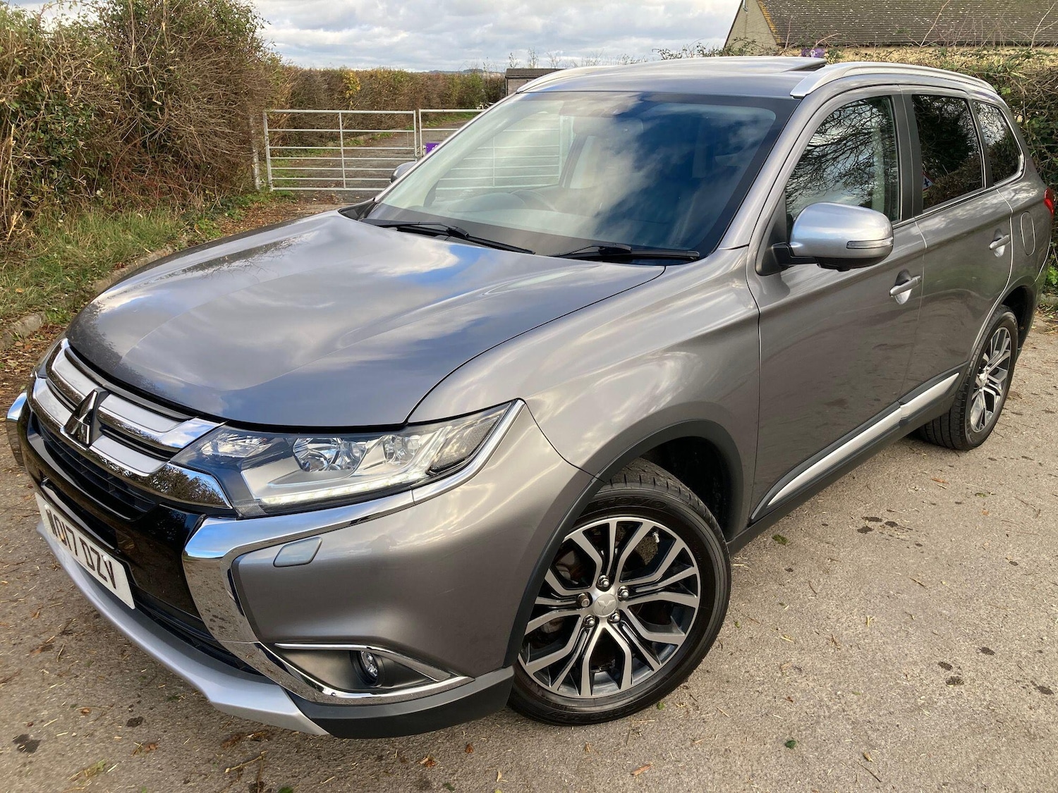 Used Mitsubishi Outlander 2017 for sale - 76700851: Photo 3