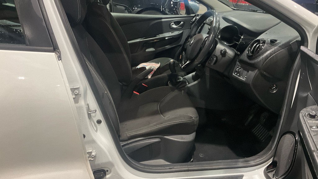 Used Renault Clio 2016 for sale - 76380325: Photo 9