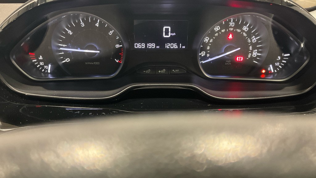 Used Peugeot 208 2015 for sale - 76418348: Photo 10