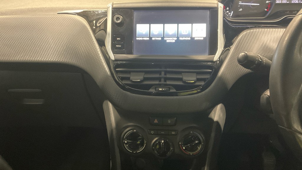 Used Peugeot 208 2015 for sale - 76418348: Photo 11