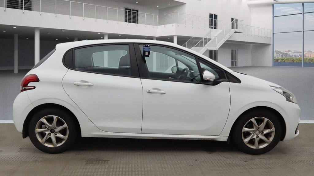 Used Peugeot 208 2015 for sale - 76418348: Photo 5