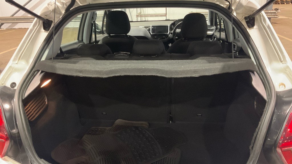 Used Peugeot 208 2015 for sale - 76418348: Photo 7