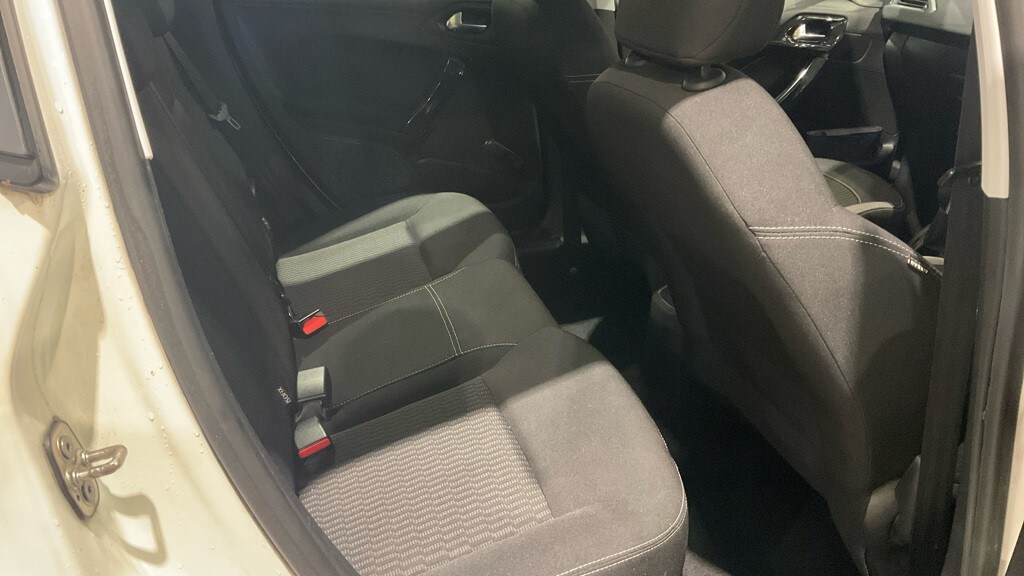 Used Peugeot 208 2015 for sale - 76418348: Photo 8