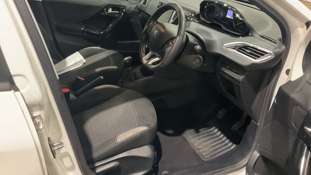 Used Peugeot 208 2015 for sale - 76418348: Photo 9