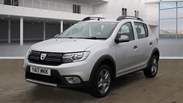Used Dacia Sandero Stepway 2017 for sale - 76252352: Photo 2