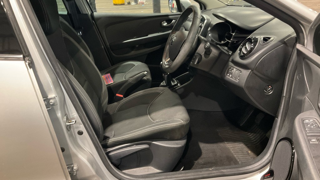 Used Renault Clio 2019 for sale - 76497463: Photo 9