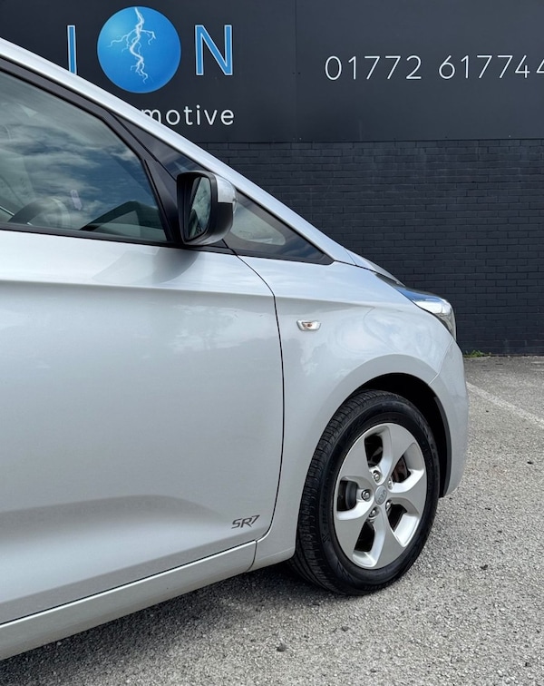 Used Kia Carens 2016 for sale - 75090808: Photo 6