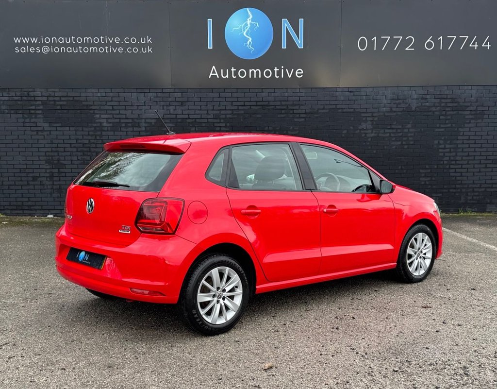 Used Volkswagen Polo 2015 for sale - 76546509: Photo 2