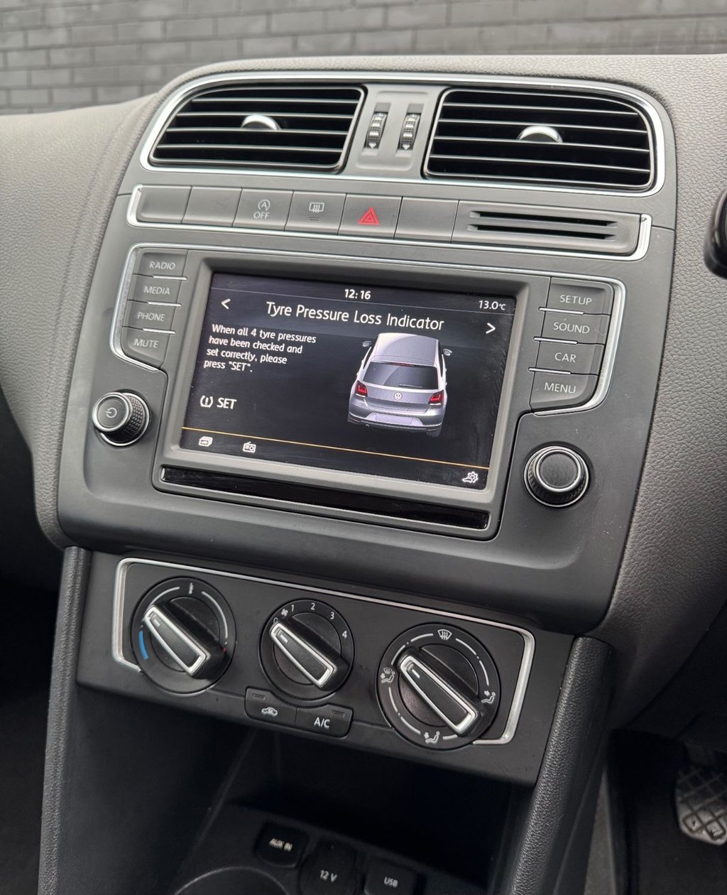 Used Volkswagen Polo 2015 for sale - 76546509: Photo 31