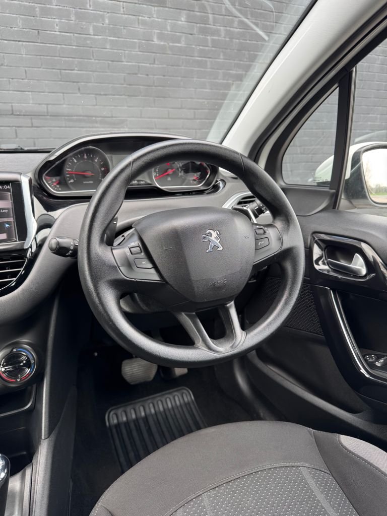 Used Peugeot 208 2012 for sale - 77981648: Photo 27