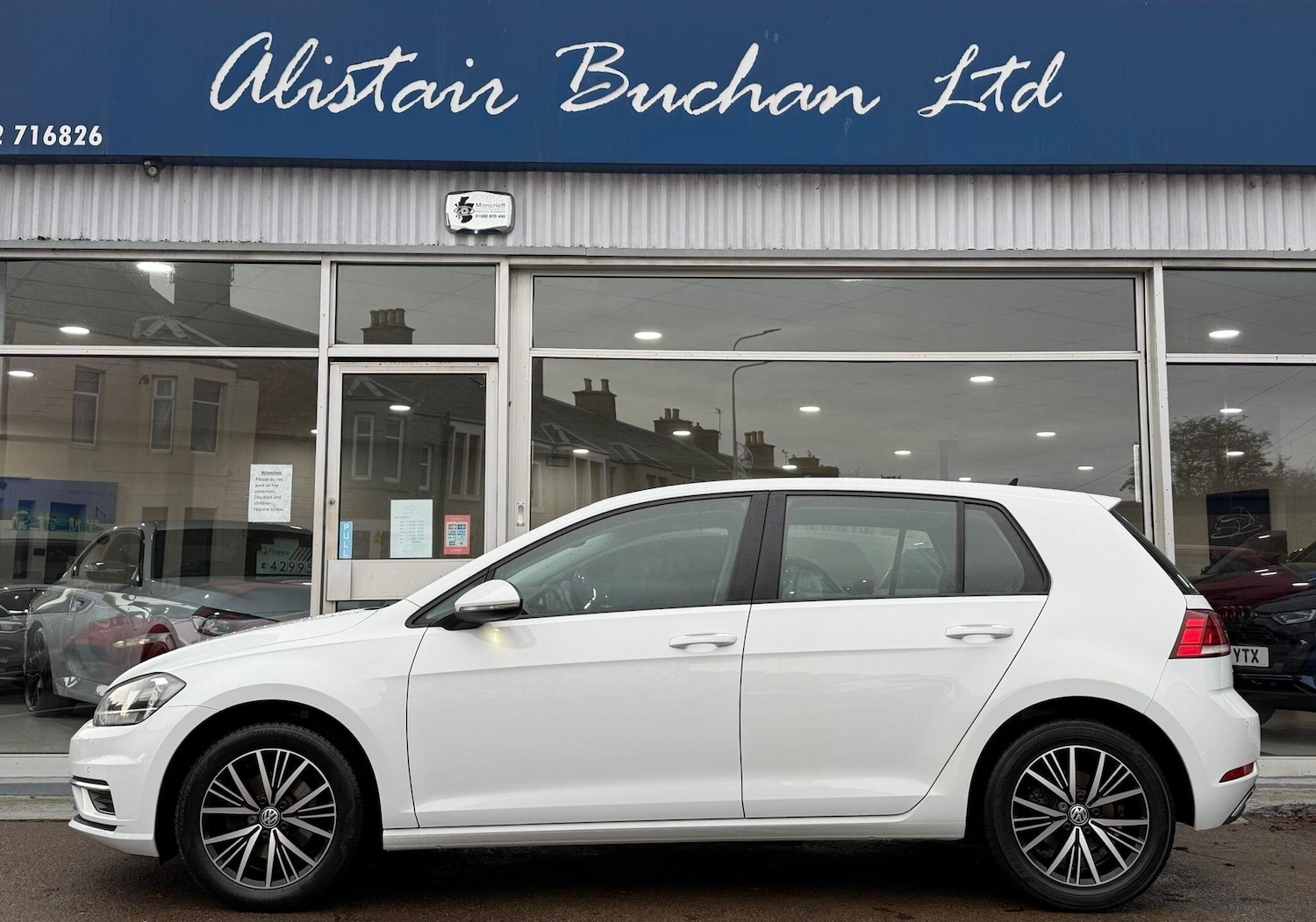 Used Volkswagen Golf 2017 for sale - 76975772: Photo 2