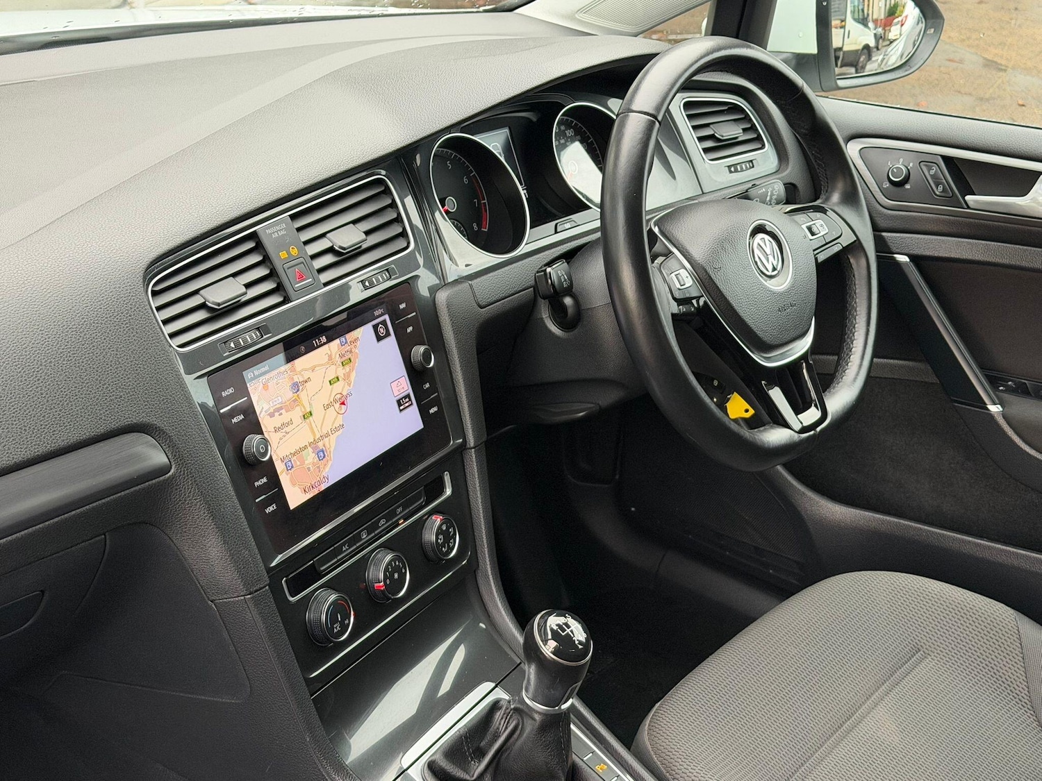 Used Volkswagen Golf 2017 for sale - 76975772: Photo 5