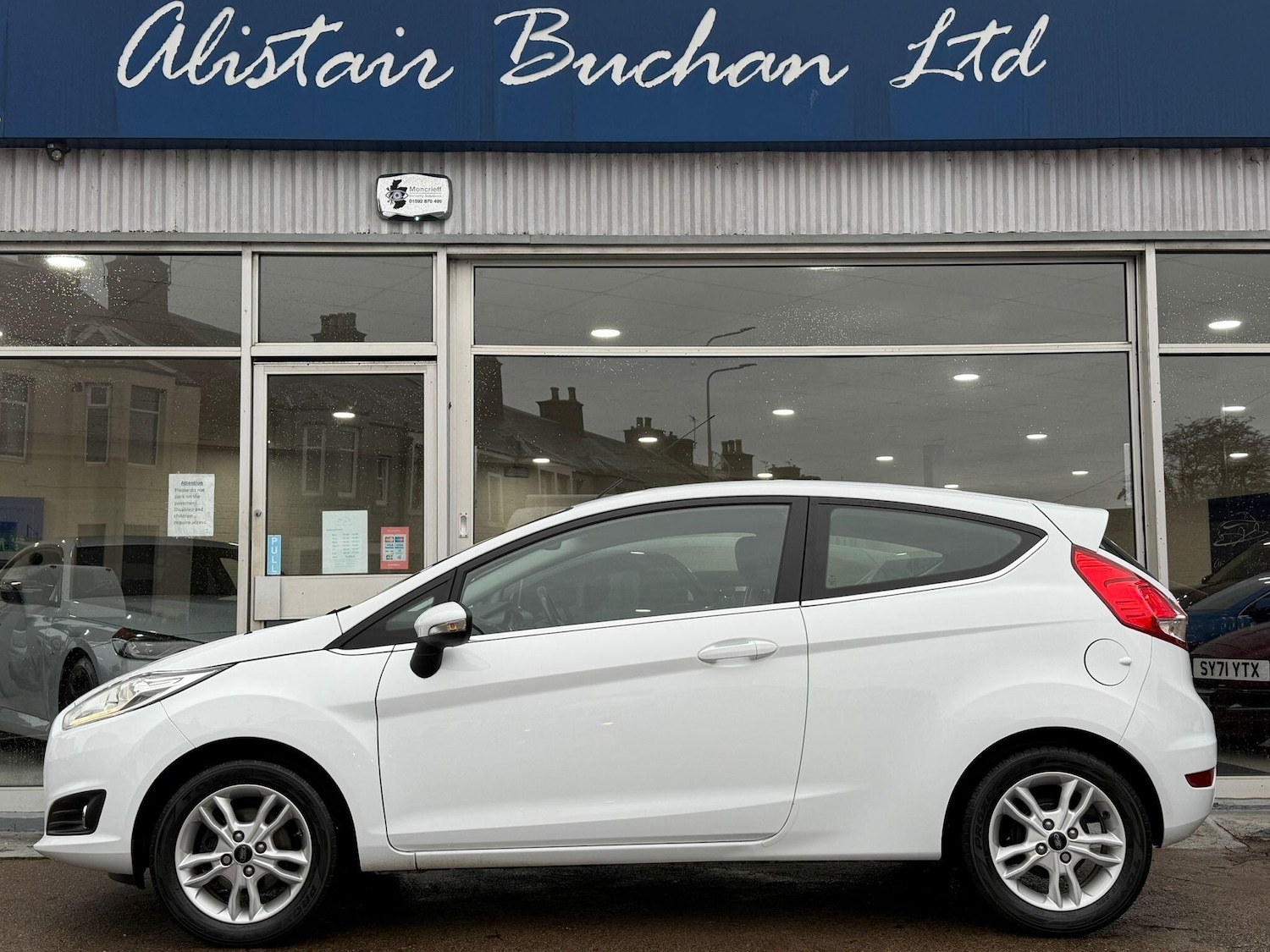 Used Ford Fiesta 2015 for sale - 76866125: Photo 2