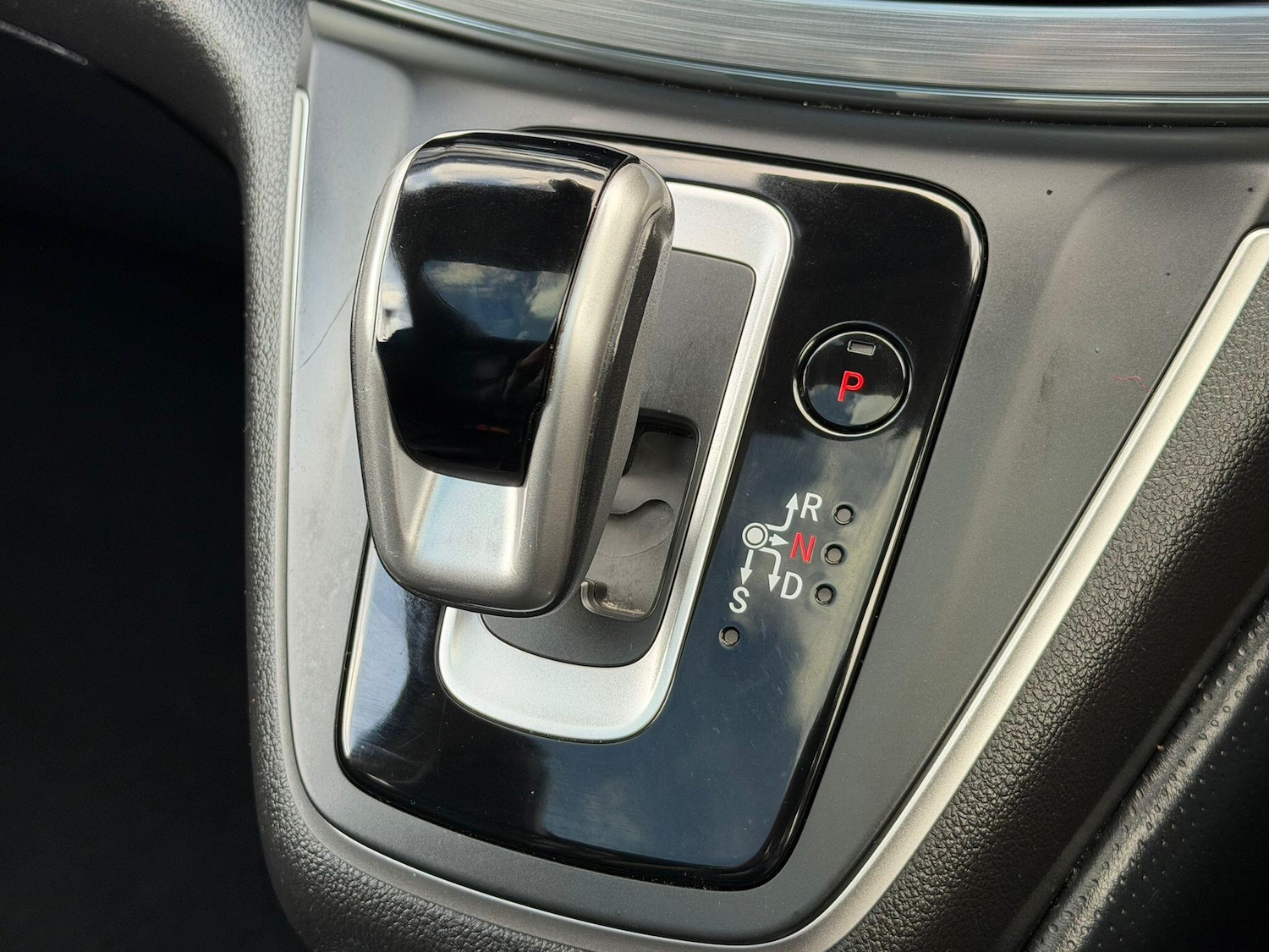 Used Honda CR-V 2017 for sale - 76647608: Photo 4