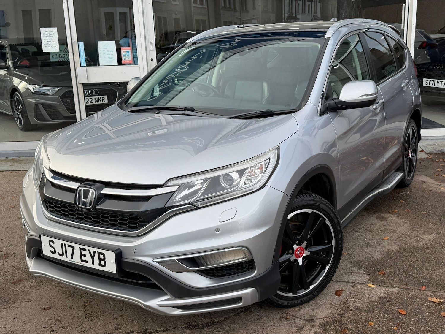 Used Honda CR-V 2017 for sale - 76647608: Photo 5