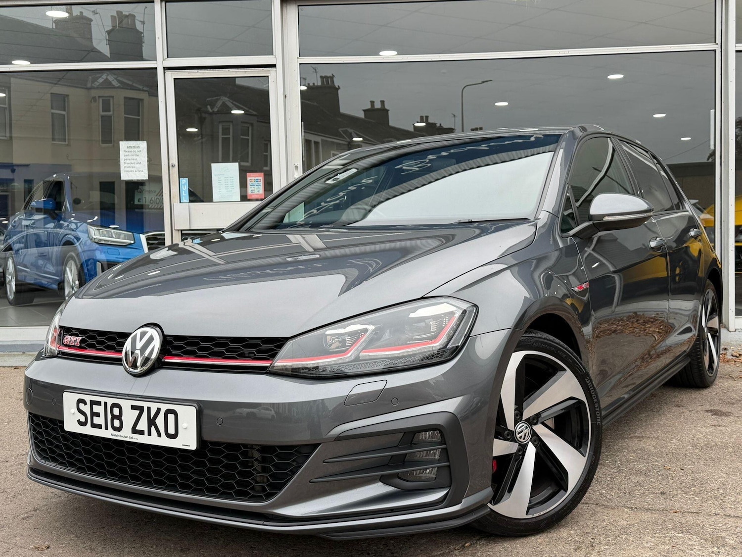 Used Volkswagen Golf 2018 for sale - 76647528: Photo 1