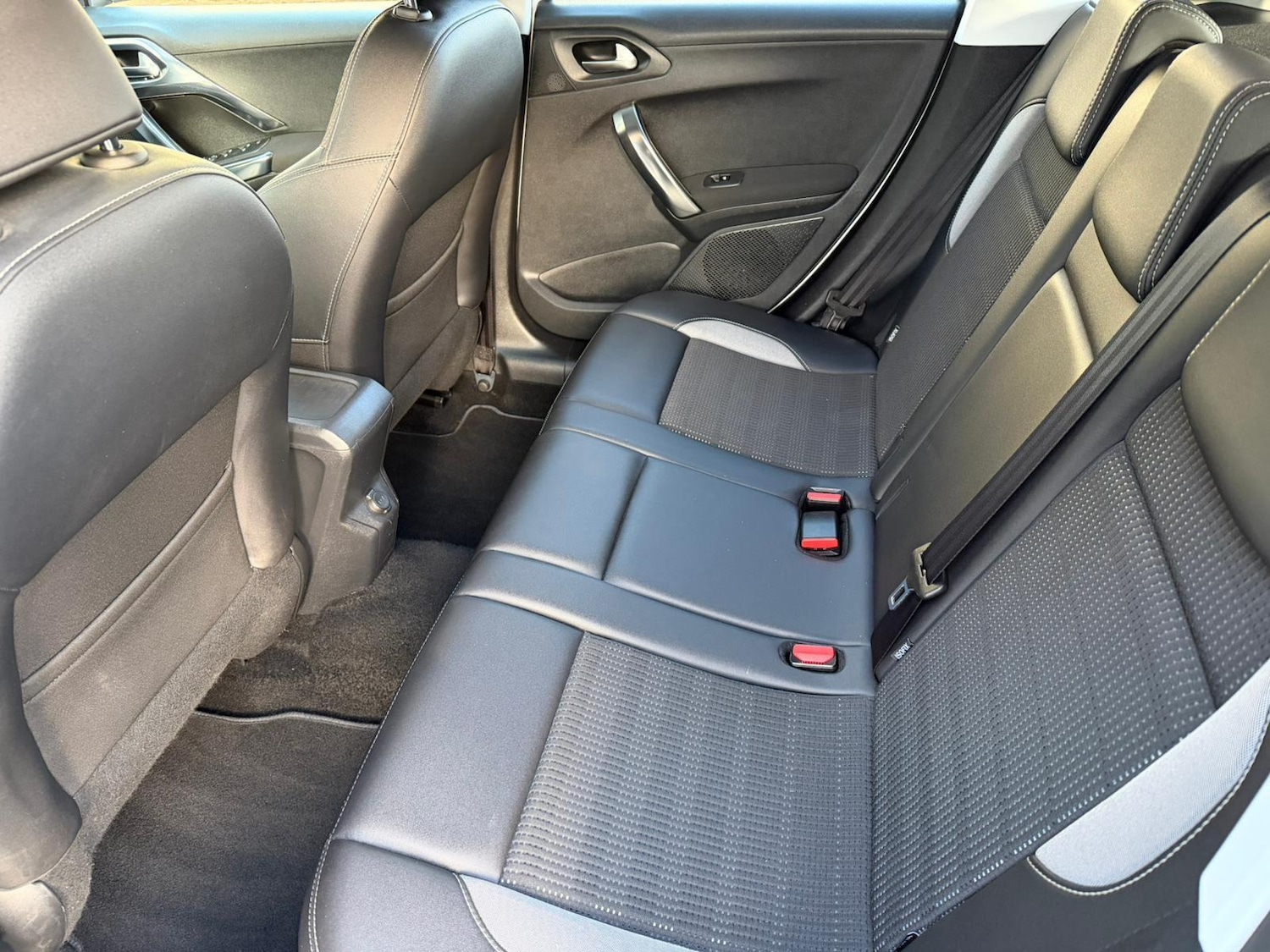 Used Peugeot 2008 2014 for sale - 76780637: Photo 10