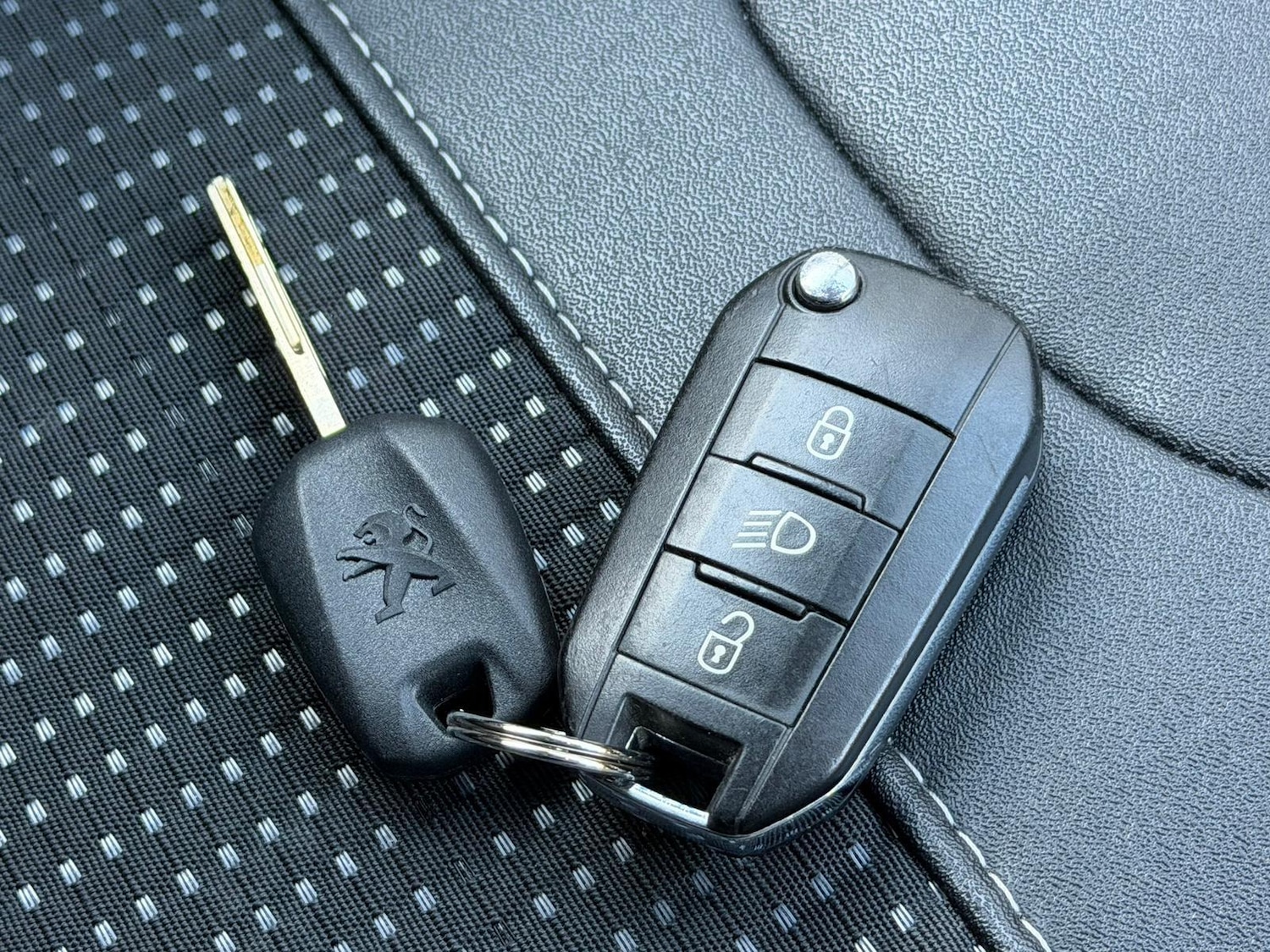 Used Peugeot 2008 2014 for sale - 76780637: Photo 14