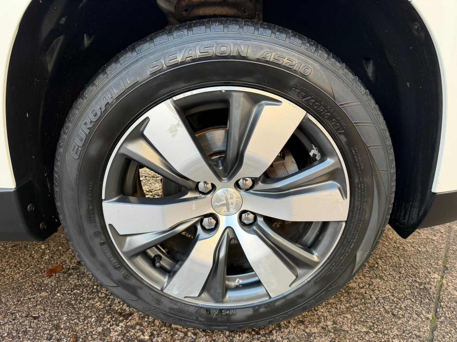 Used Peugeot 2008 2014 for sale - 76780637: Photo 18