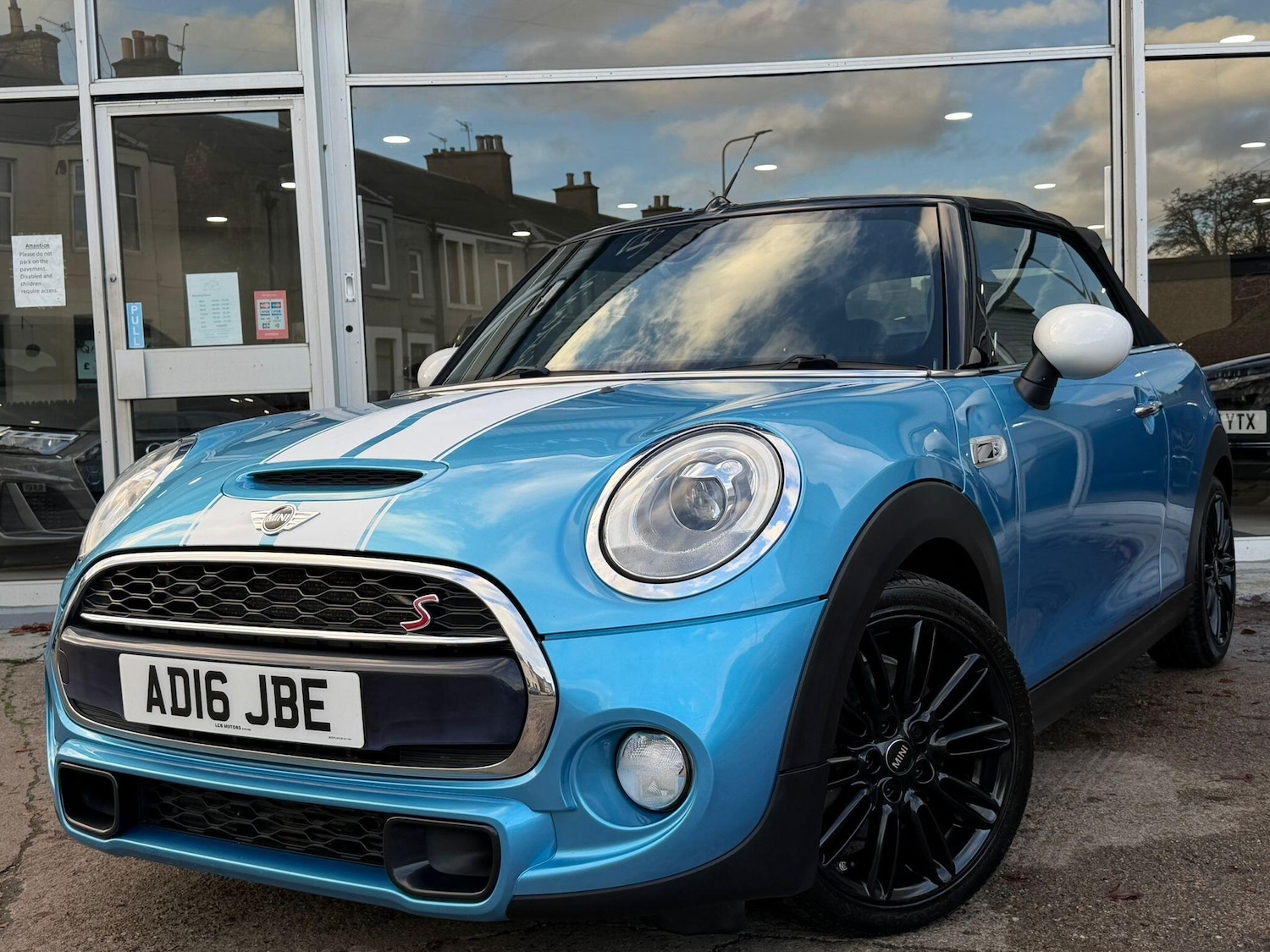 Used MINI Convertible 2016 for sale - 76647556: Photo 2