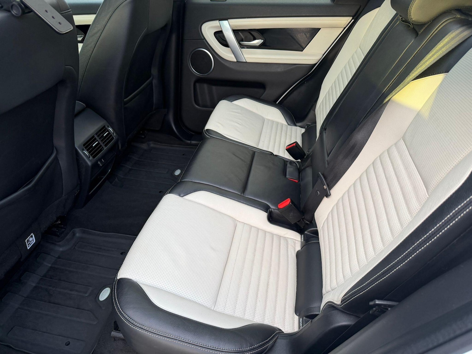 Used Land Rover Discovery Sport 2021 for sale - 76801932: Photo 10