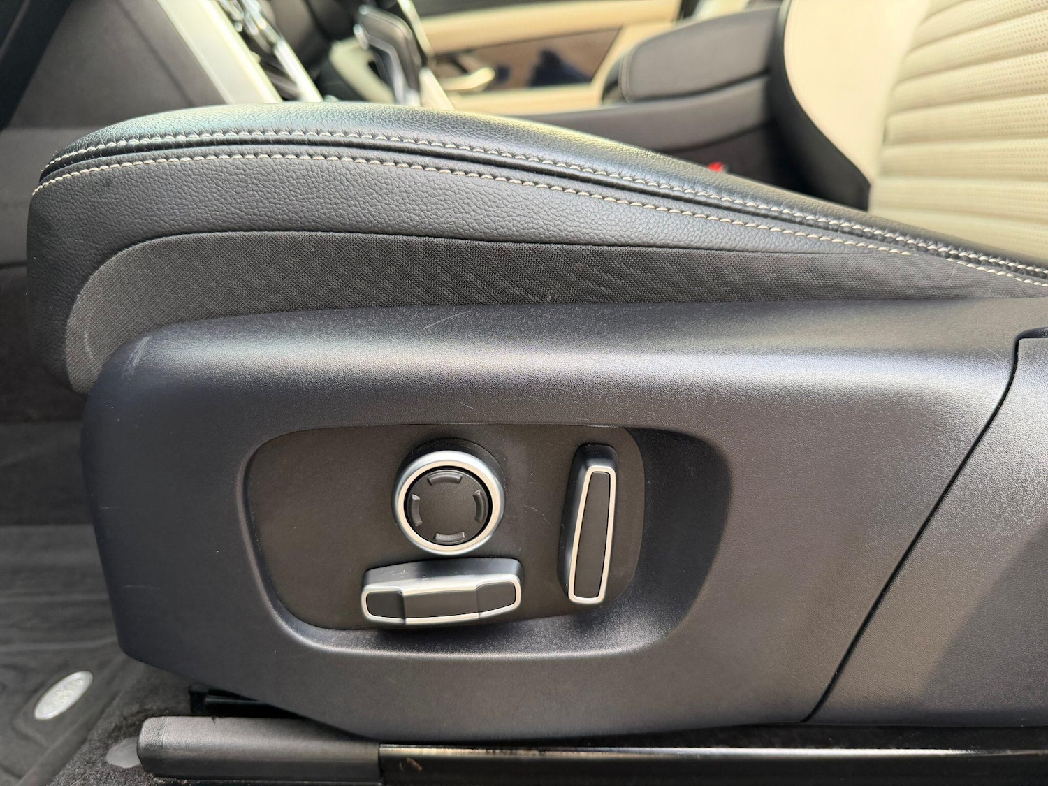 Used Land Rover Discovery Sport 2021 for sale - 76801932: Photo 12