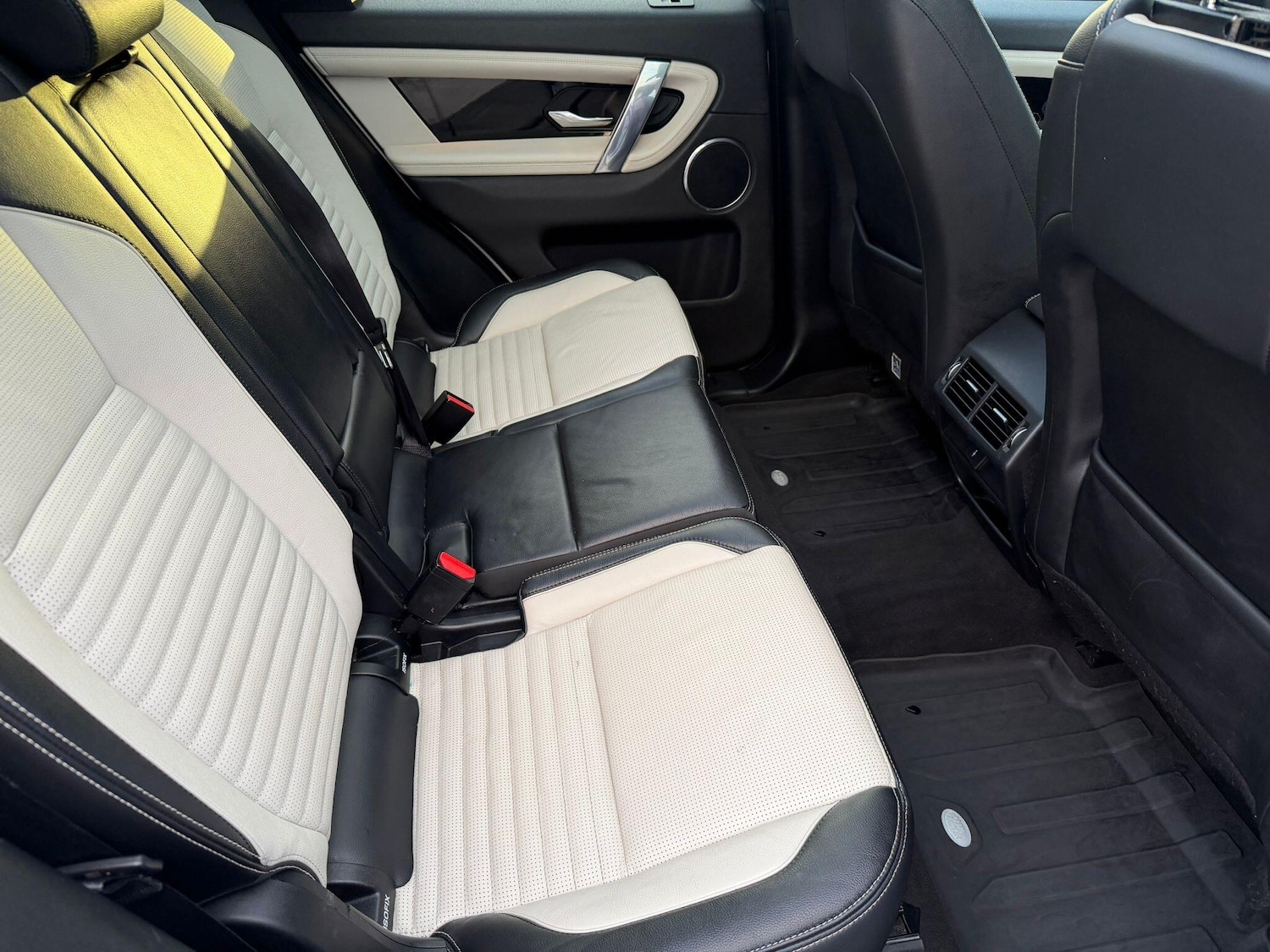 Used Land Rover Discovery Sport 2021 for sale - 76801932: Photo 9