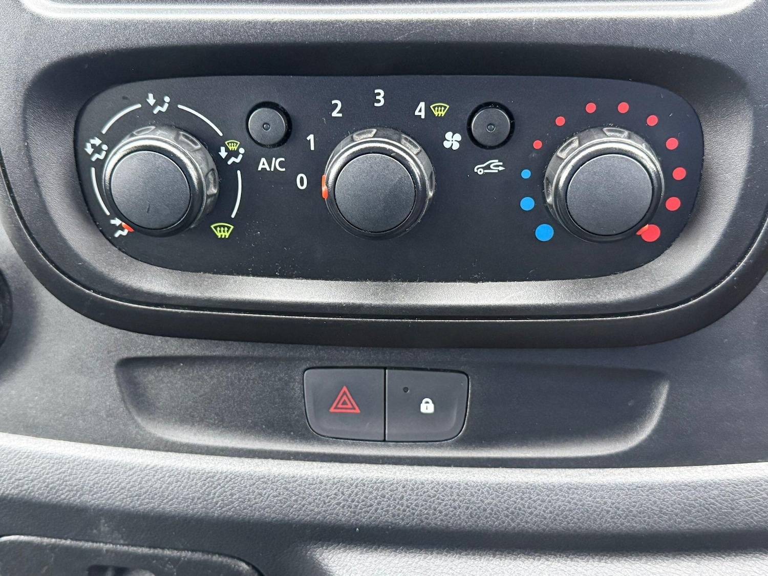 Used Vauxhall Vivaro 2016 for sale - 76727626: Photo 11