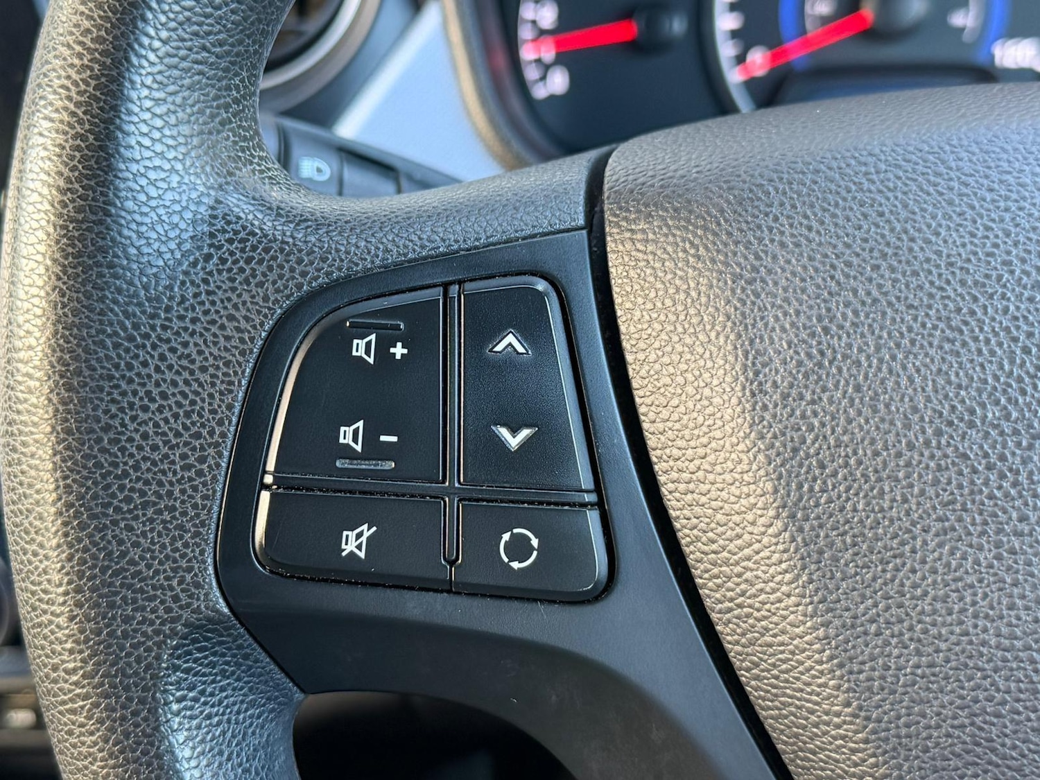 Used Hyundai i10 2014 for sale - 76965260: Photo 13