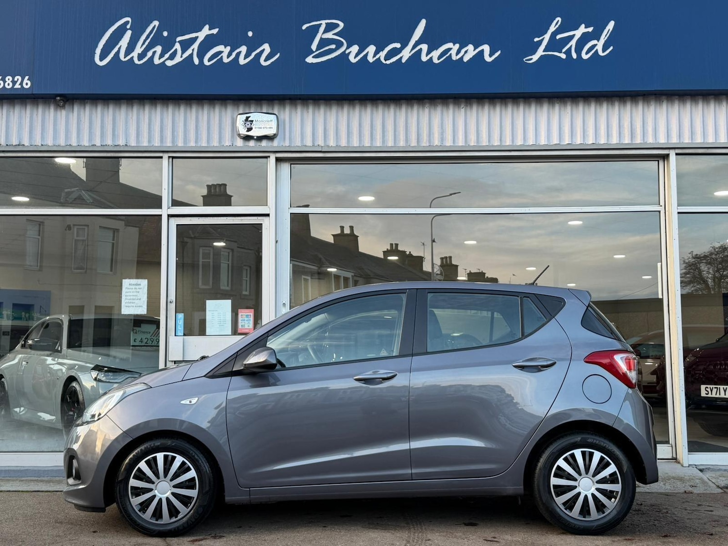 Used Hyundai i10 2014 for sale - 76965260: Photo 2