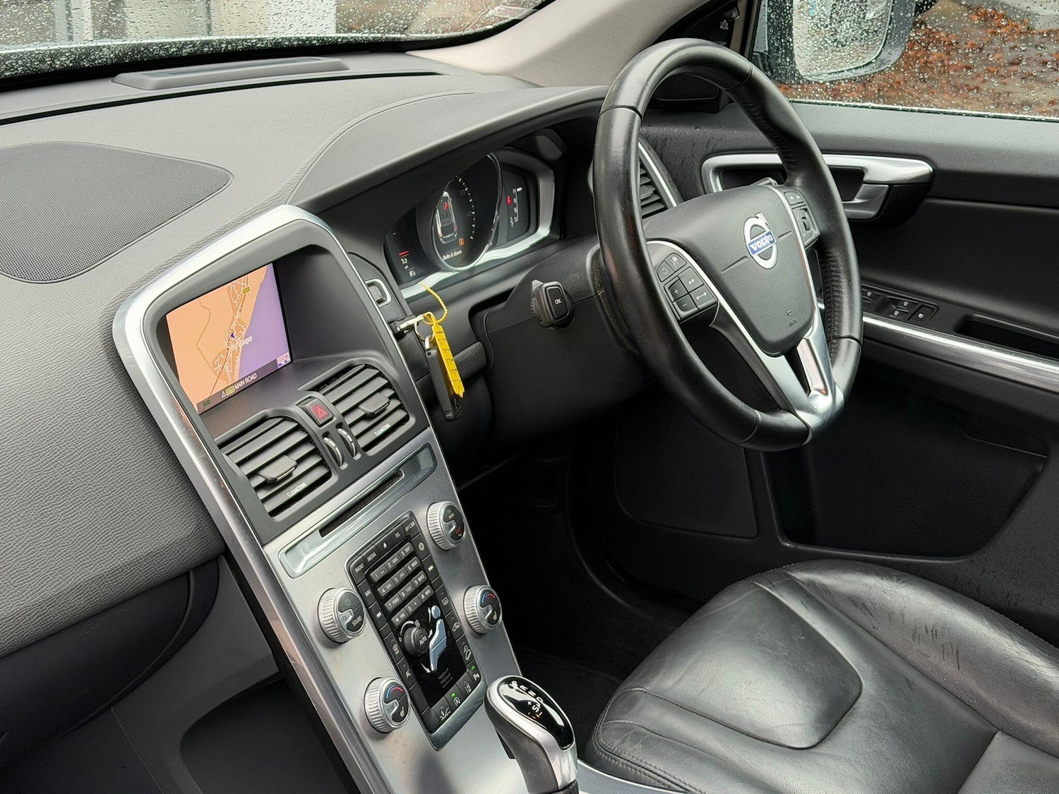 Used Volvo XC60 2017 for sale - 76647509: Photo 3