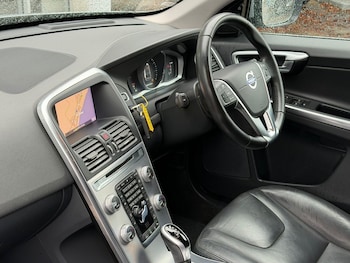 Used Volvo XC60 2017 for sale - 76647509: Photo