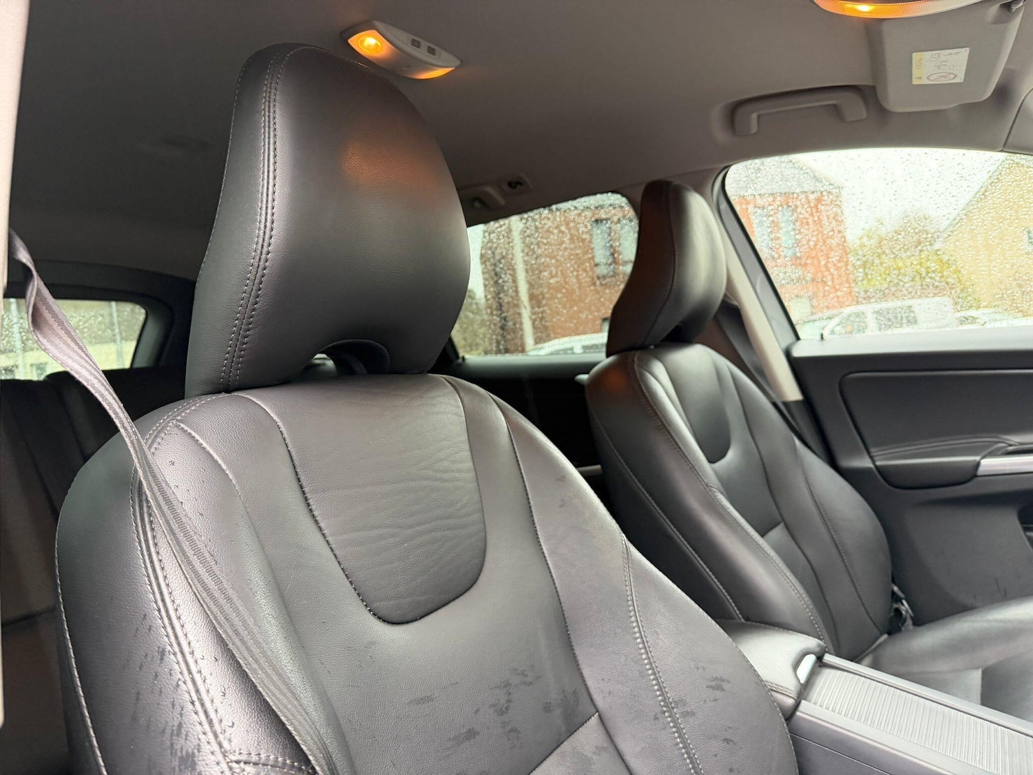 Used Volvo XC60 2017 for sale - 76647509: Photo 4