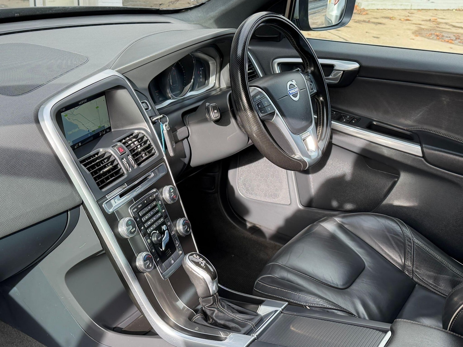 Used Volvo XC60 2016 for sale - 77645745: Photo 6