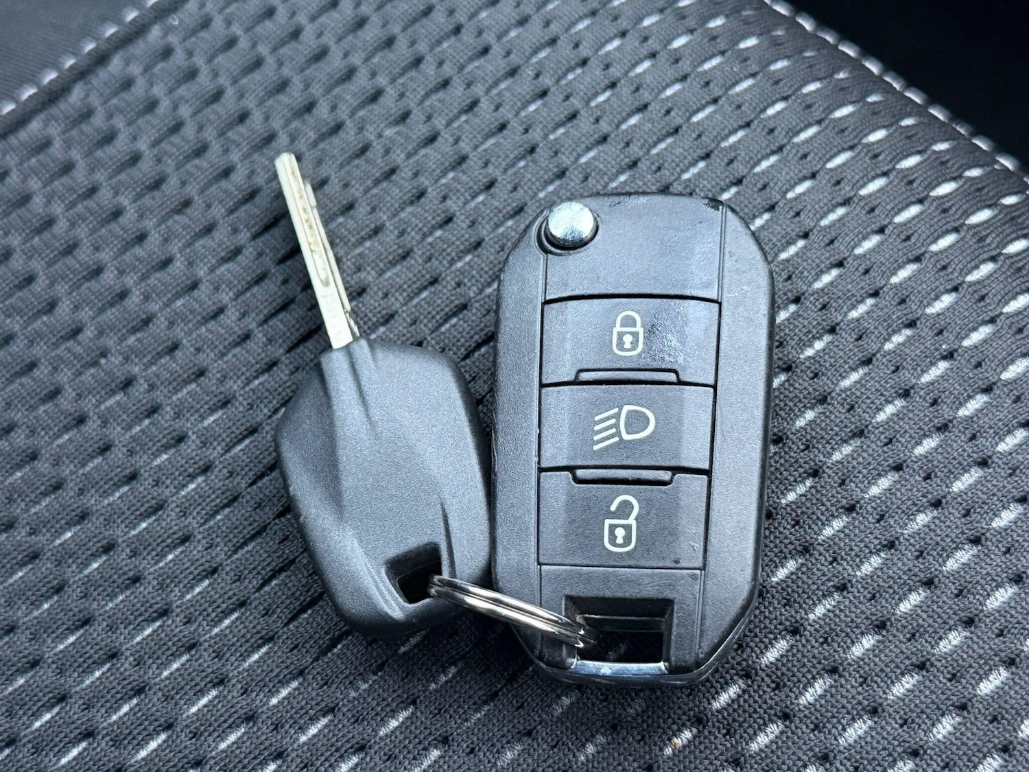 Used Peugeot 208 2017 for sale - 76936038: Photo 14