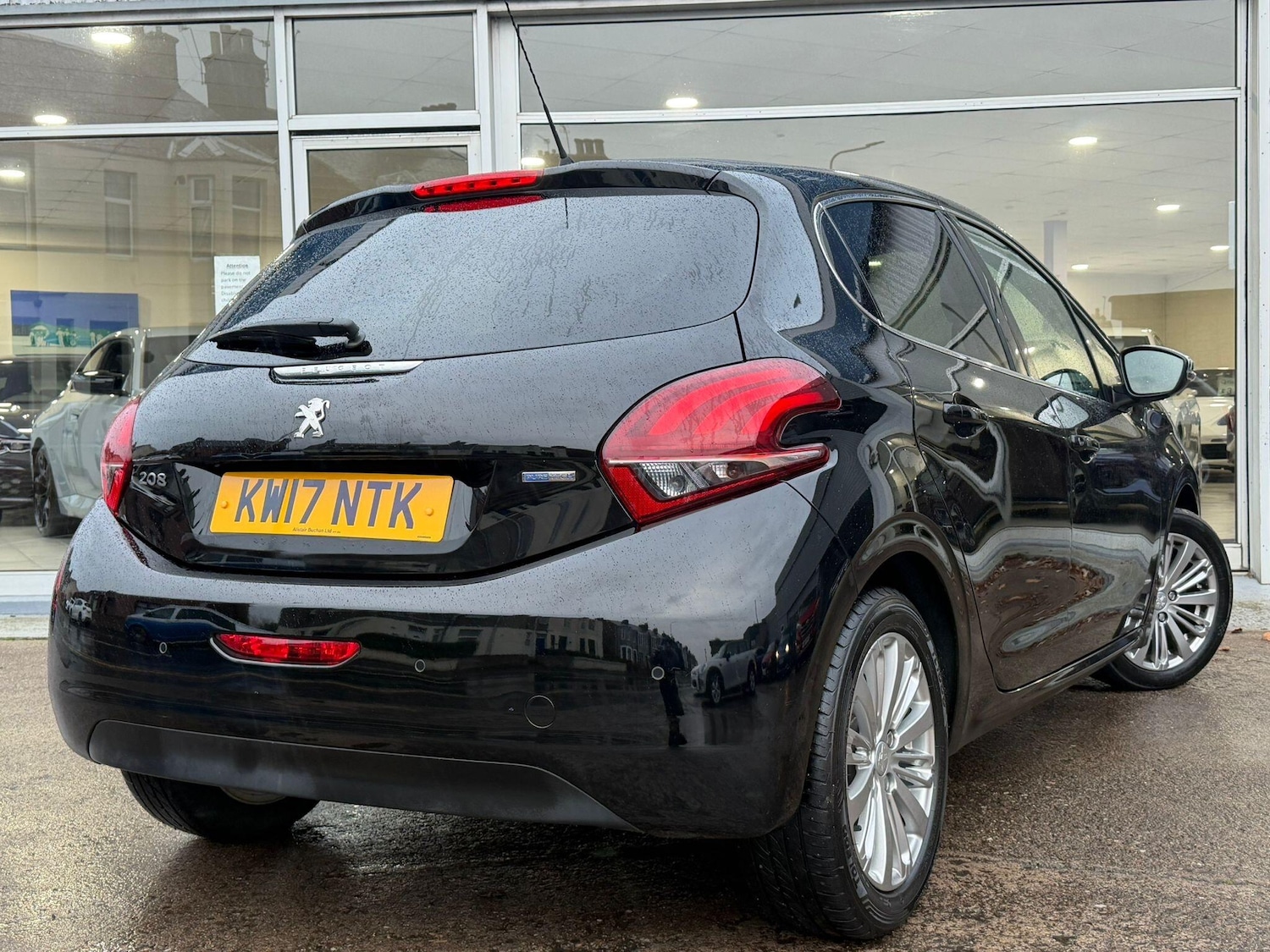 Used Peugeot 208 2017 for sale - 76936038: Photo 2