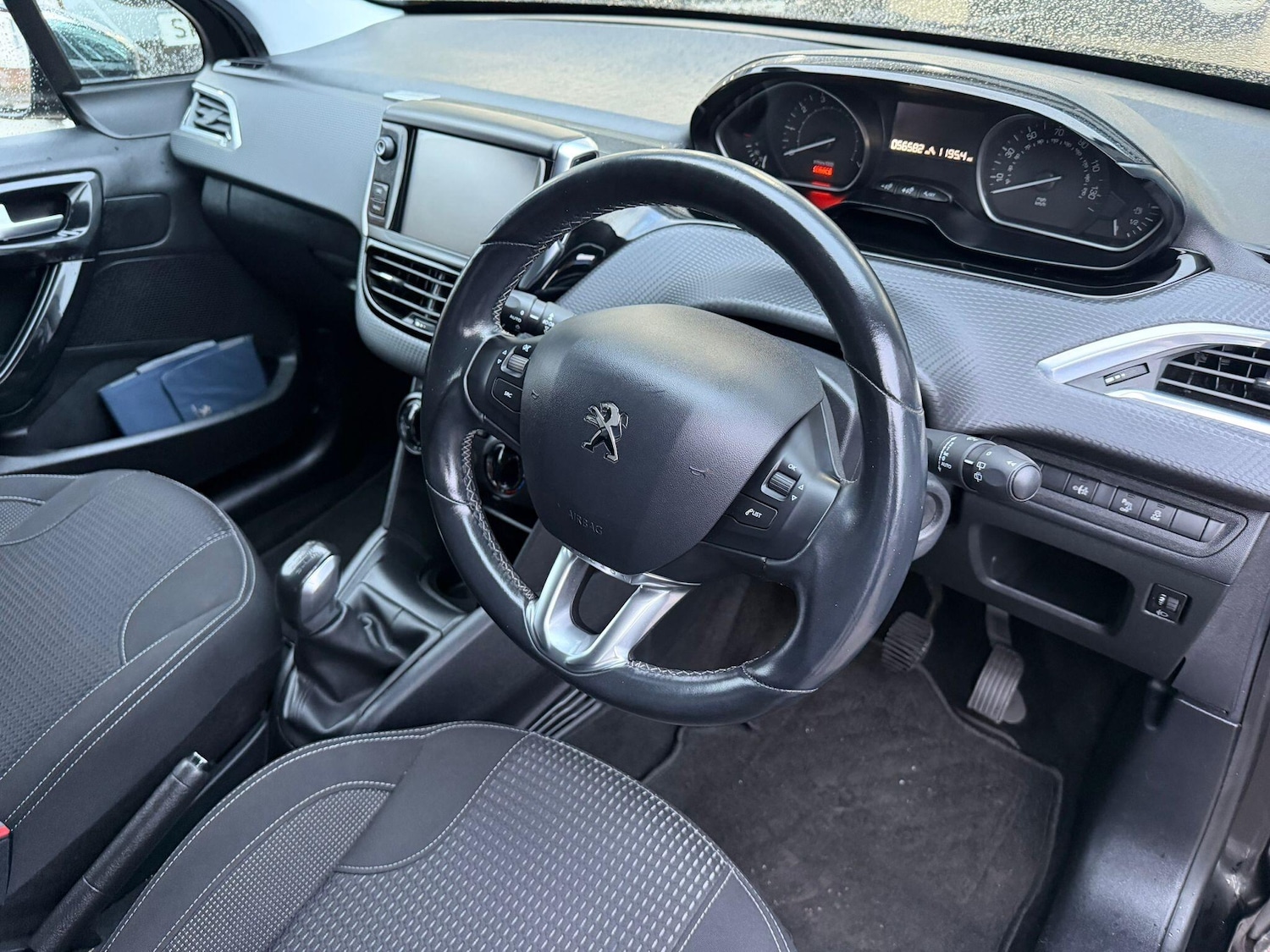 Used Peugeot 208 2017 for sale - 76936038: Photo 27